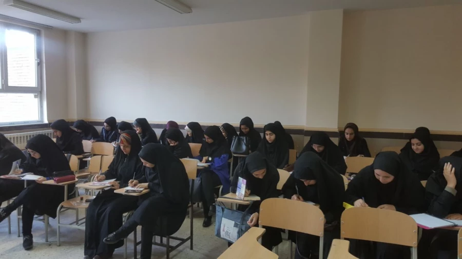 برگزاری کارگاه آموزشی خوشنویسی خط تحریری از برنامه های فرهنگی واجتماعی نیمسال اول تحصیلی 5