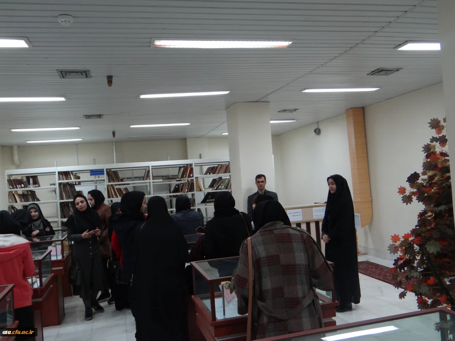 بازدید از کتابخانه مرکزی به مناسبت هفته کتاب وکتابخوانی 3