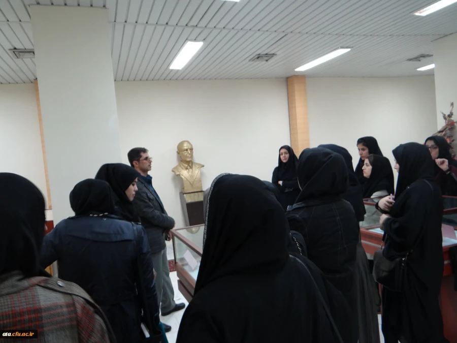 بازدید از کتابخانه مرکزی به مناسبت هفته کتاب وکتابخوانی 4