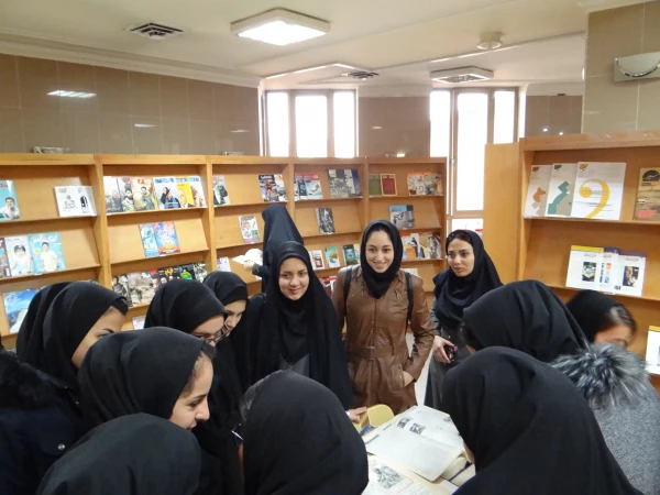 بازدید از کتابخانه مرکزی به مناسبت هفته کتاب وکتابخوانی 5