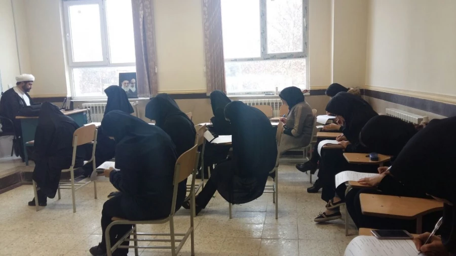 برگزاری دوره 16 ساعته معارف نماز توسط اساتید توانمند حوزه علمیه قم  3