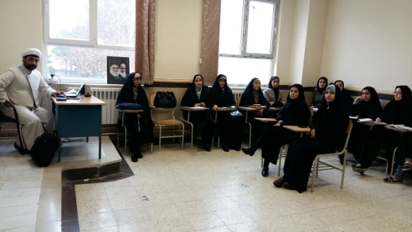 برگزاری دوره 16 ساعته معارف نماز توسط اساتید توانمند حوزه علمیه قم  4