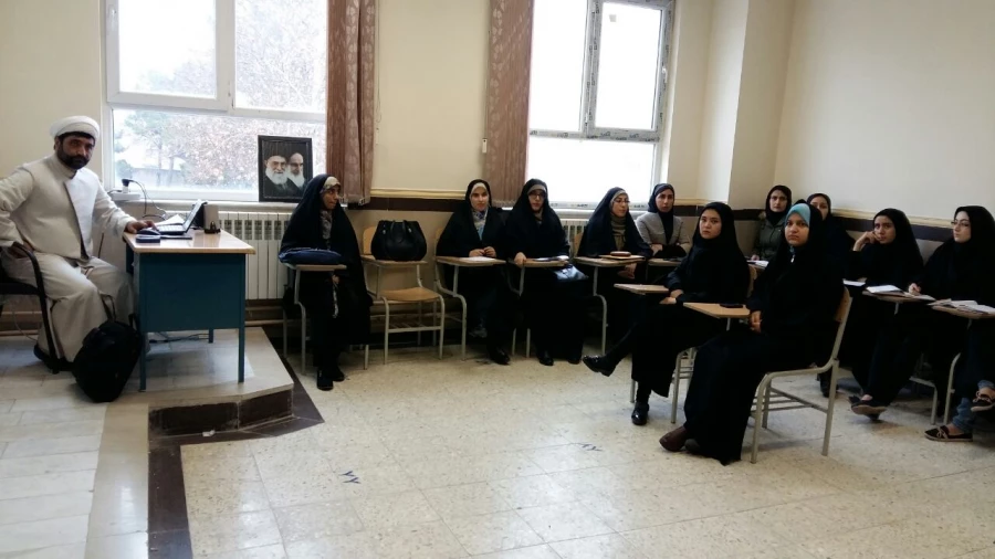 برگزاری دوره 16 ساعته معارف نماز توسط اساتید توانمند حوزه علمیه قم  4