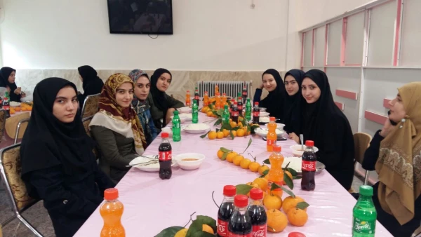 حضور صمیمانه دکتر پایز سرپرست پردیس علامه طباطبایی به همراه مسئولین پردیس در ضیافت دانشجویان به مناسبت روز دانشجو 3