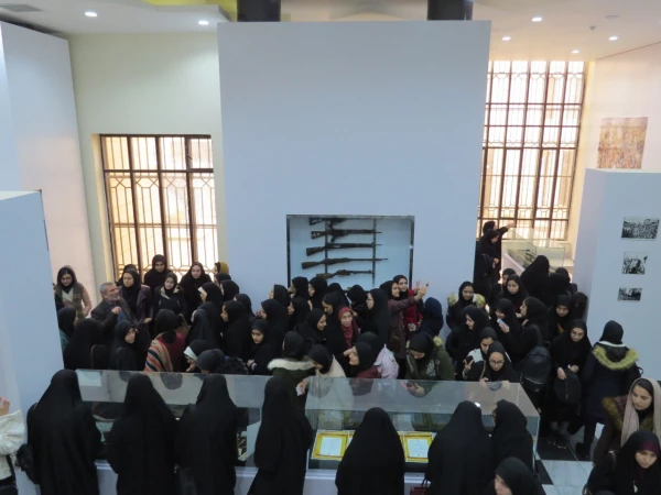 بازدید دانشجویان از موزه فرهنگی وحفظ ارزشهای دفاع مقدس استان 4
