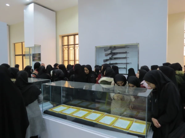 بازدید دانشجویان از موزه فرهنگی وحفظ ارزشهای دفاع مقدس استان 5