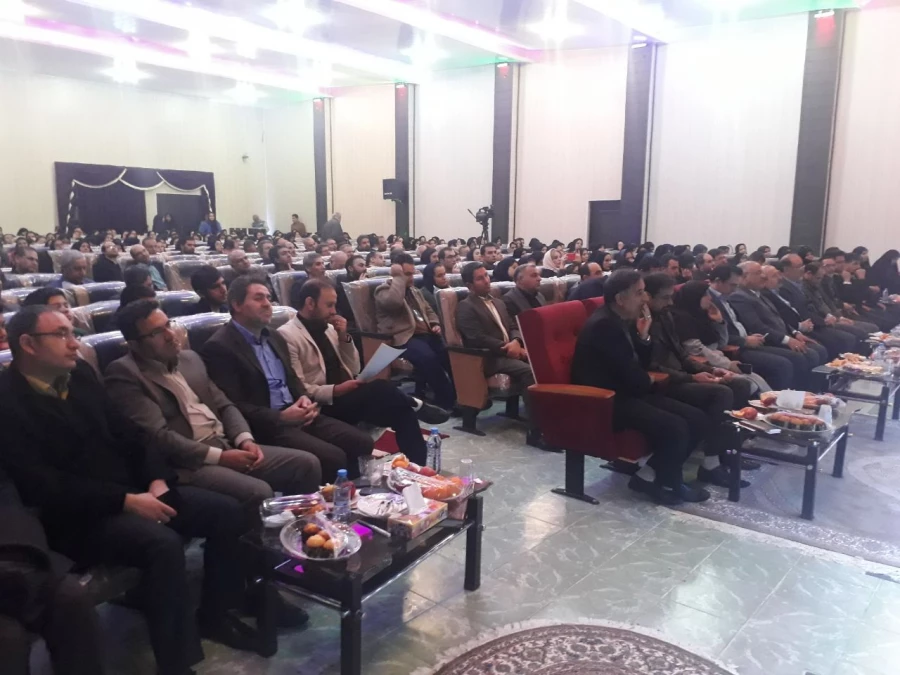 حضور دکتر محمودلو و دکتر پایز در همایش بزرگداشت هفته پژوهش در اداره کل آموزش و پرورش استان آذربایجان غربی 6