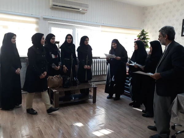 تقدیر از دانشجویان کاردان و مسئولیت پذیر توسط خانم دکتر پایز سرپرست پردیس علامه طباطبایی آذربایجان غربی 2