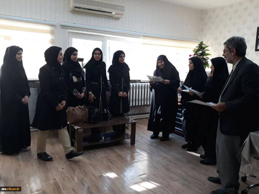 تقدیر از دانشجویان کاردان و مسئولیت پذیر توسط خانم دکتر پایز سرپرست پردیس علامه طباطبایی آذربایجان غربی 2