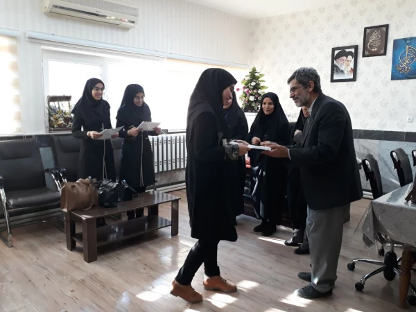 تقدیر از دانشجویان کاردان و مسئولیت پذیر توسط خانم دکتر پایز سرپرست پردیس علامه طباطبایی آذربایجان غربی 5