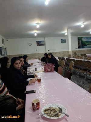 دکتر پایز سرپرست پردیس علامه طباطبایی ارومیه به همراه دکتر حمزه لو معاون آموزشی، فرهنگی و پژوهشی، شب یلدا را در کنار دانشجویان سرای دانشجویی سپری کردند