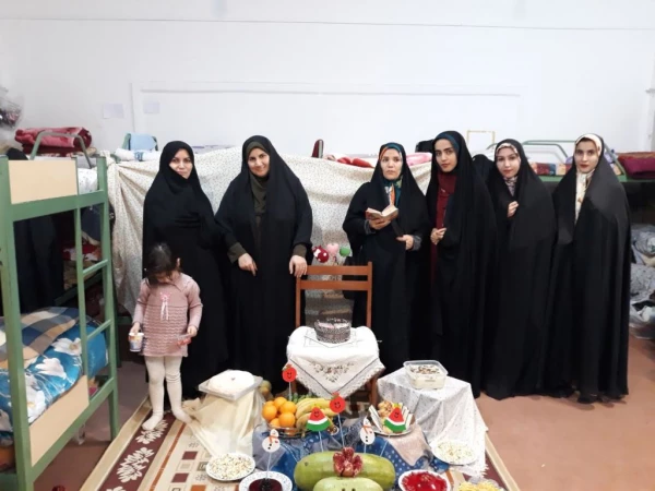 دکتر پایز سرپرست پردیس علامه طباطبایی ارومیه به همراه دکتر حمزه لو معاون آموزشی، فرهنگی و پژوهشی پردیس شب یلدا را در کنار دانشجویان سرای دانشجویی پردیس سپری کردند 3