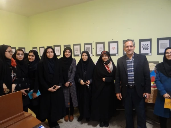 برگزاری نمایشگاه دست سازه های کمک آموزشی به مناسبت هفته پژوهش در پردیس علامه طباطبایی ارومیه 4