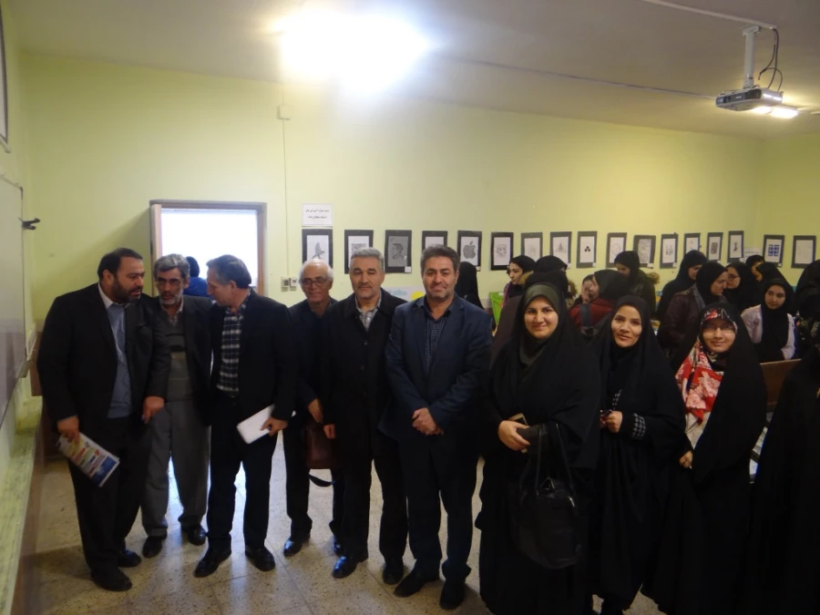 برگزاری نمایشگاه دست سازه های کمک آموزشی به مناسبت هفته پژوهش در پردیس علامه طباطبایی ارومیه 6