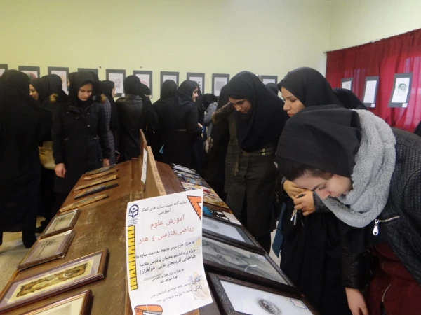برگزاری نمایشگاه دست سازه های کمک آموزشی به مناسبت هفته پژوهش در پردیس علامه طباطبایی ارومیه 7