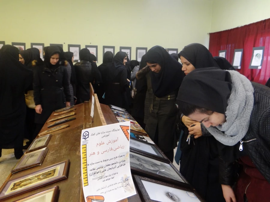 برگزاری نمایشگاه دست سازه های کمک آموزشی به مناسبت هفته پژوهش در پردیس علامه طباطبایی ارومیه 7