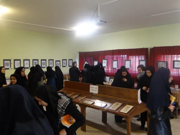 برگزاری نمایشگاه دست سازه های کمک آموزشی به مناسبت هفته پژوهش در پردیس علامه طباطبایی ارومیه 12