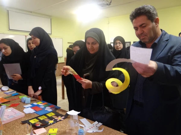 برگزاری نمایشگاه دست سازه های کمک آموزشی به مناسبت هفته پژوهش در پردیس علامه طباطبایی ارومیه 14
