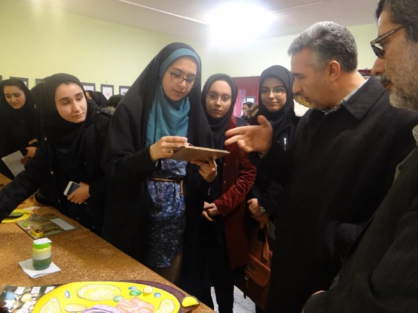 برگزاری نمایشگاه دست سازه های کمک آموزشی به مناسبت هفته پژوهش در پردیس علامه طباطبایی ارومیه 16