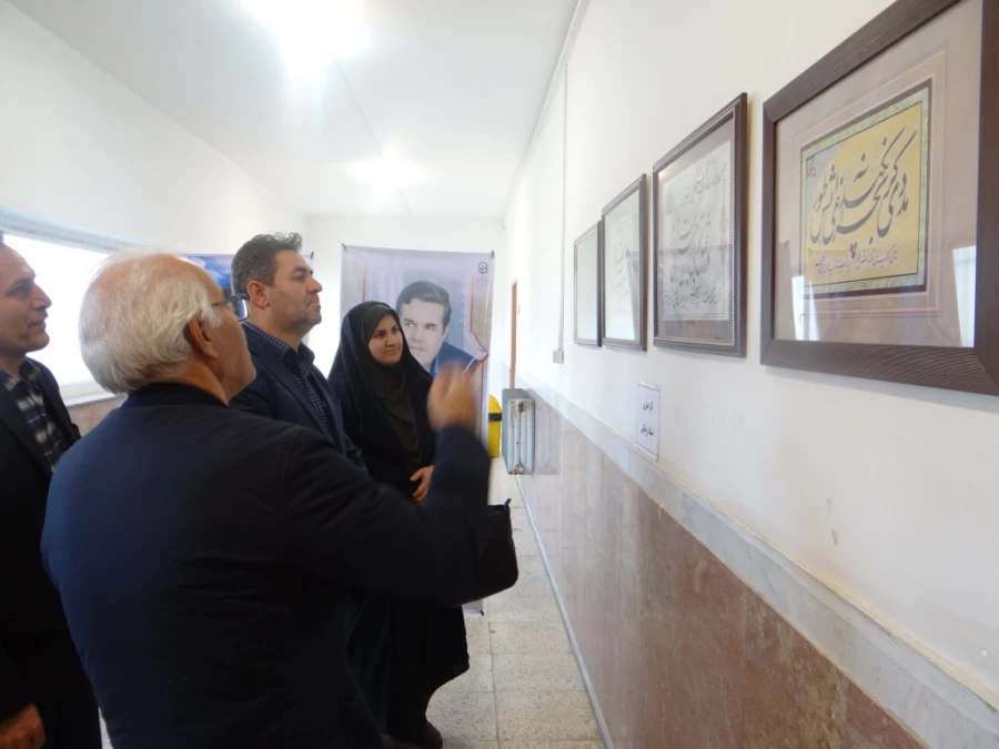 برگزاری نمایشگاه دست سازه های کمک آموزشی به مناسبت هفته پژوهش در پردیس علامه طباطبایی ارومیه 18