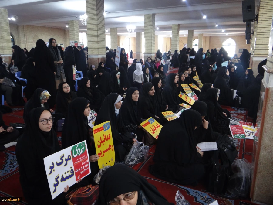 حضور دکتر محمودلو سرپرست امور پردیس های استان و دکتر پایز سرپرست پردیس علامه طباطبایی و کارکنان، اساتید و دانشجویان دانشگاه فرهنگیان در مراسم گرامیداشت یوم الله 9 دی در مصلای امام خمینی (ره) ارومیه 2