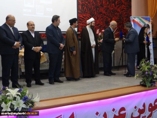 باحضور مسئولین و مدیران ارشد، پیشکسوتان و روسای سابق مراکز تربیت معلم و دانشگاه فرهنگیان استان

مراسم نکوداشت یکصد سال تلاش و پویایی تربیت معلم در دانشگاه فرهنگیان استان آذربایجان غربی برگزار شد 2