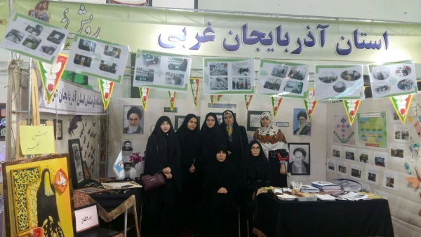 گزارش تصویری از غرفه فرهنگی و حضور دانشجومعلمان پردیس علامه طباطبایی ارومیه در جشنواره رویش در مشهد مقدس 3