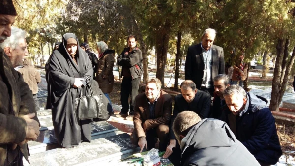 حضور دکتر محمودلو سرپرست امور پردیس های استان و دکتر پایز سرپرست پردیس علامه طباطبایی ارومیه در مزار مطهر شهیده تربیت معلم آنیتا مولانا 2