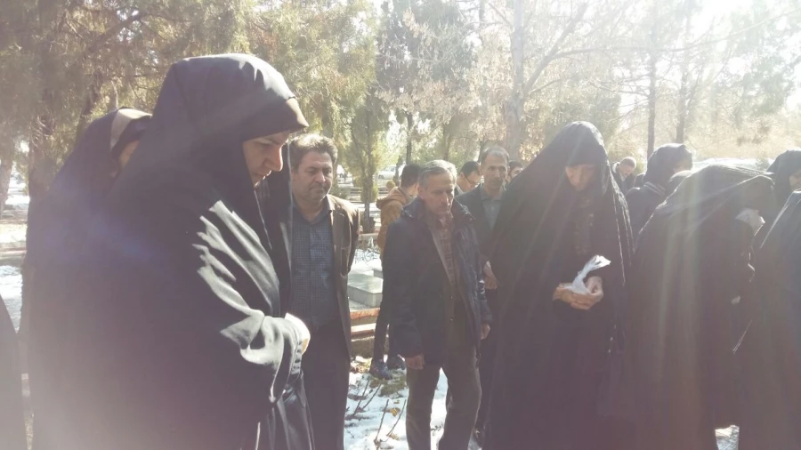 حضور دکتر محمودلو سرپرست امور پردیس های استان و دکتر پایز سرپرست پردیس علامه طباطبایی ارومیه در مزار مطهر شهیده تربیت معلم آنیتا مولانا 3