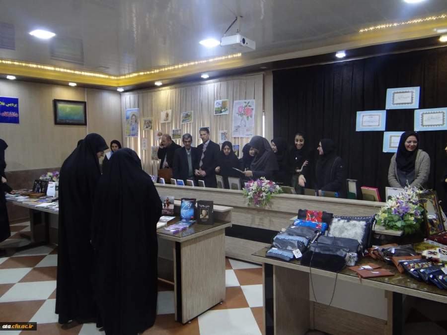 برگزاری نمایشگاه کتاب و آثار هنری به مناسبت گرامیداشت سالروز ولادت صدیقه کبری حضرت فاطمه الزهرا (س) در پردیس علامه طباطبایی ارومیه 2
