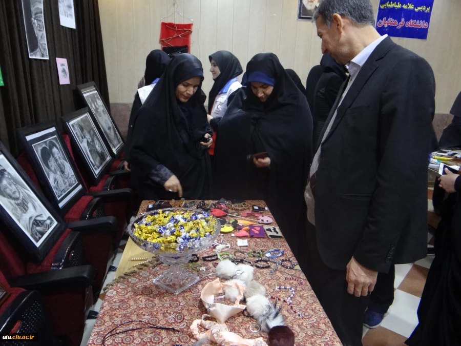 برگزاری نمایشگاه کتاب و آثار هنری به مناسبت گرامیداشت سالروز ولادت صدیقه کبری حضرت فاطمه الزهرا (س) در پردیس علامه طباطبایی ارومیه 2