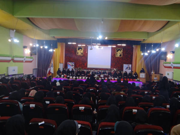 جلسه پرسش و پاسخ دانشجومعلمان و مسئولین پردیس علامه طباطبایی ارومیه با حضور دکتر محمودلو سرپرست امور پردیس های استان آذربایجان غربی و دکتر پایز سرپرست پردیس علامه طباطبایی ارومیه برگزار گردید 4