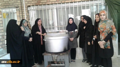 پخت آش و فروش به نفع نیازمندان به همت کانون مهدویت و مشارکت گروهی دانشجویان، اساتید و کارکنان خیر و نیکوکار