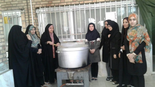 گزارش تصویری پخت آش و فروش به نفع نیازمندان به همت کانون مهدویت و مشارکت گروهی دانشجویان، اساتید و کارکنان خیر و نیکوکار 2