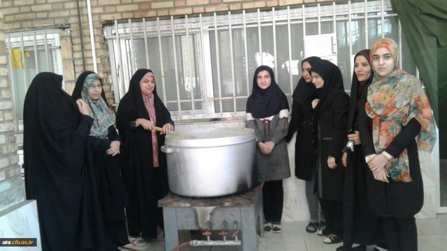 گزارش تصویری پخت آش و فروش به نفع نیازمندان به همت کانون مهدویت و مشارکت گروهی دانشجویان، اساتید و کارکنان خیر و نیکوکار 2