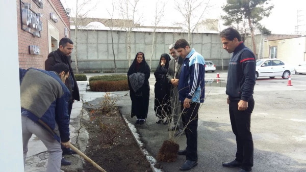 استقبال از بهار با غرس نهال در محوطه پردیس علامه طباطبایی ارومیه 2