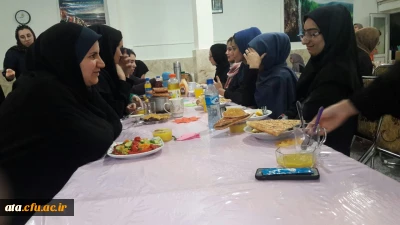 حضور دکتر پایز سرپرست پردیس علامه طباطبایی ارومیه در جمع دانشجویان هنگام مراسم افطاری