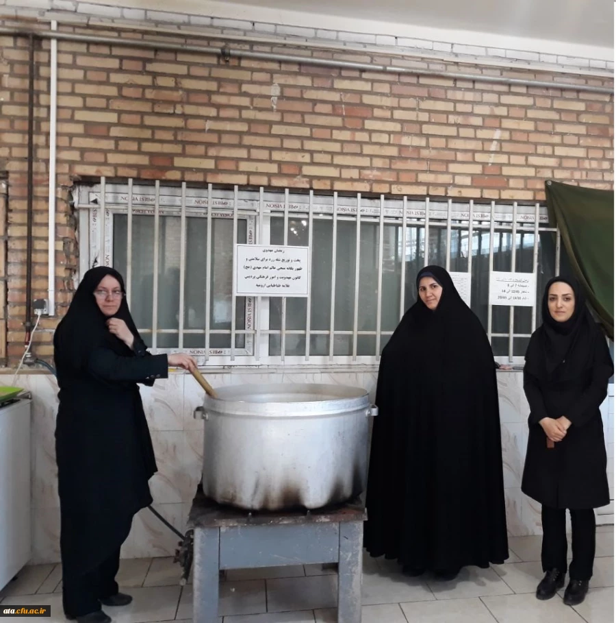 پخت و توزیع شله زرد نذری برای سلامتی و تعجیل در ظهور امام زمان (عج) به همت کانون فرهنگی مهدویت پردیس علامه طباطبایی ارومیه 2