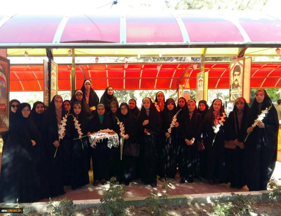 غبارروبی و گل افشانی مزار شهدای معظم هشت سال دفاع مقدس و شهدای معزز مدافعین حرم توسط دانشجومعلمان پردیس علامه طباطبایی آذربایجان غربی 2