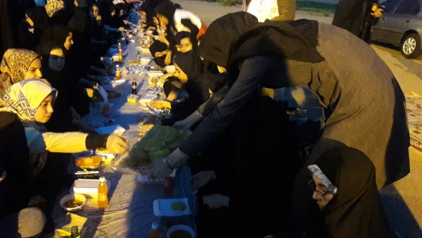 ضیافت افطاری مسئولین دانشگاه فرهنگیان آذربایجان غربی و دانشجومعلمان پردیس علامه طباطبایی ارومیه به مناسبت میلاد امام حسن مجتبی (ع) و روز اکرام در امامزاده غریب حسن ارومیه 2