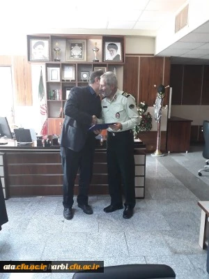 در راستای همکاریهای بین سازمانی و با حضور سرپرست دانشگاه فرهنگیان و فرمانده انتظامی استان آذربایجان غربی :

تفاهمنامه همکاریهای دوجانبه دانشگاه فرهنگیان استان آذربایجان غربی و فرماندهی انتظامی استان آذربایجان غربی مبادله گردید.