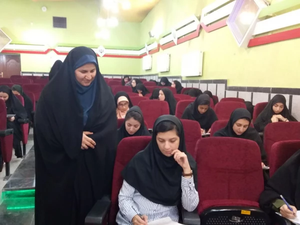 بازدید دکتر پایز سرپرست پردیس علامه طباطبایی ارومیه از حوزه امتحانی در اولین روز امتحانات 3