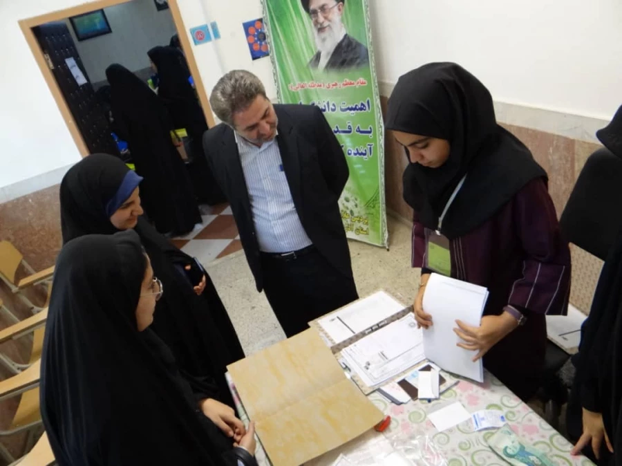 بازدید دکتر محمودلو سرپرست امور پردیس های استان آذربایجان غربی و دکتر پایز سرپرست پردیس علامه طباطبایی ارومیه از فرآیند ثبت نام پذیرفته شدگان آزمون سراسری 1398 در پردیس علامه طباطبایی ارومیه 5