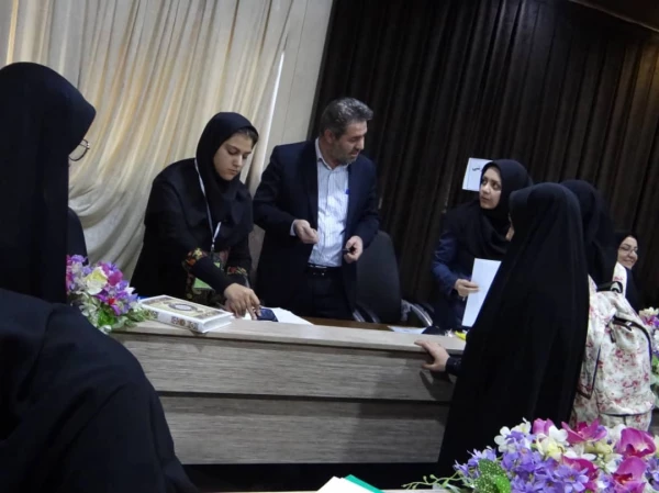 بازدید دکتر محمودلو سرپرست امور پردیس های استان آذربایجان غربی و دکتر پایز سرپرست پردیس علامه طباطبایی ارومیه از فرآیند ثبت نام پذیرفته شدگان آزمون سراسری 1398 در پردیس علامه طباطبایی ارومیه 6