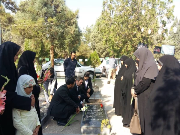 شرکت پرشور کارکنان پردیس علامه طباطبایی ارومیه در مراسم تجدید میثاق با آرمان های والای شهدا و امام راحل با عنوان میهمانی لاله ها 3