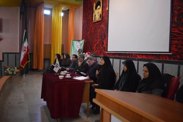 جلسه ی پرسش و پاسخ مسئولین دانشگاه با دانشجومعلمان ورودی 98 3