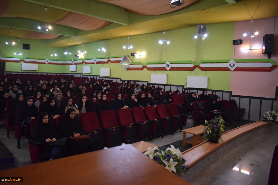 جلسه ی پرسش و پاسخ مسئولین دانشگاه با دانشجومعلمان ورودی 98 4