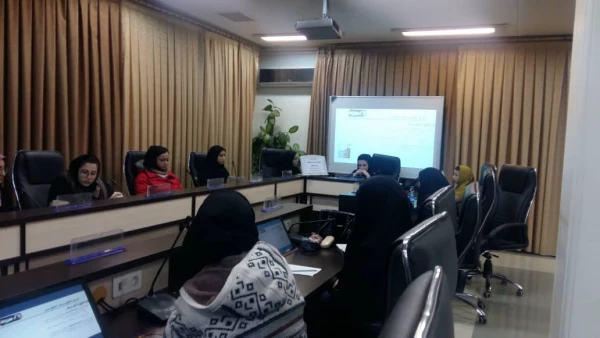 کارگاه آموزشی آشنایی با خدمات کتابخانه ای و روش تحقیق برگزار شد 3