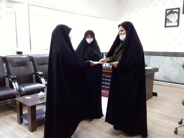 تقدیر دکتر پایز سرپرست پردیس علامه طباطبایی ارومیه از کارکنان به مناسبت روز کارمند 2