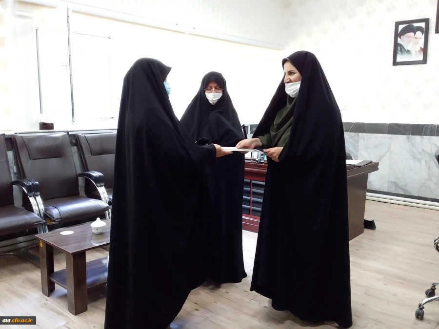 تقدیر دکتر پایز سرپرست پردیس علامه طباطبایی ارومیه از کارکنان به مناسبت روز کارمند 2